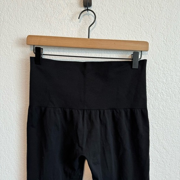 Assets By Spanx High Waisted Seamless Shaping Pull-On Leggings Very Black 1X - Picture 6 of 9